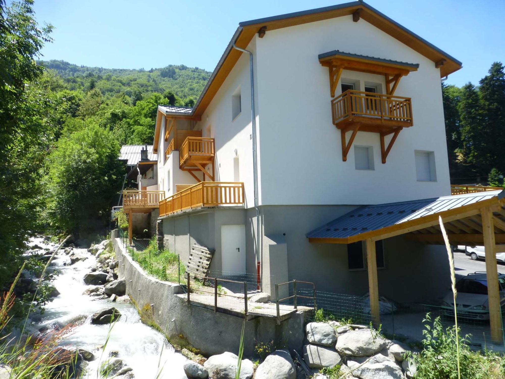 Appartement Neuf 2* Au Centre De Brides Avec Terrasse, Proche Telecabines Et Commerces - Fr-1-512-41 Exteriör bild