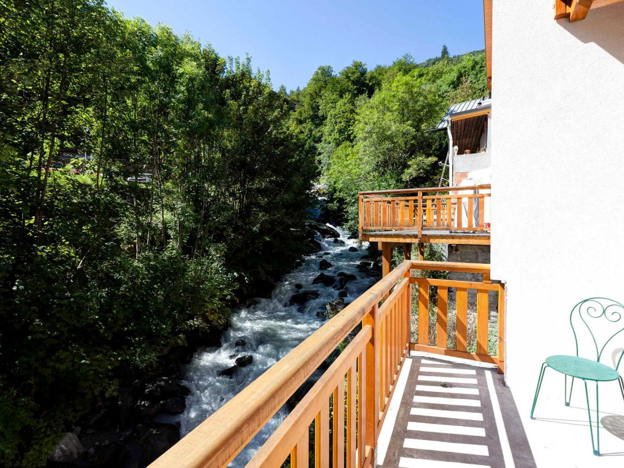 Appartement Neuf 2* Au Centre De Brides Avec Terrasse, Proche Telecabines Et Commerces - Fr-1-512-41 Exteriör bild