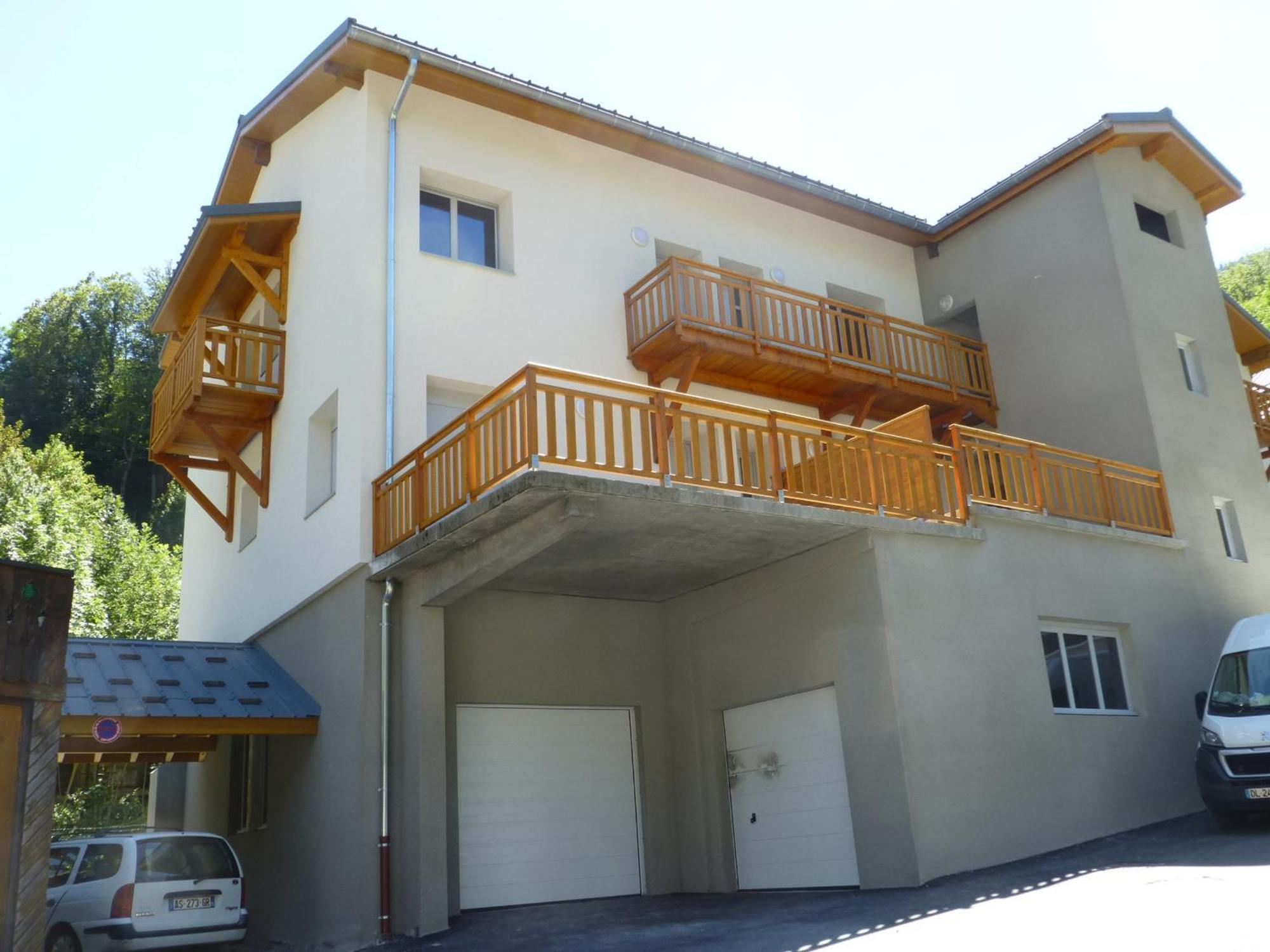 Appartement Neuf 2* Au Centre De Brides Avec Terrasse, Proche Telecabines Et Commerces - Fr-1-512-41 Exteriör bild
